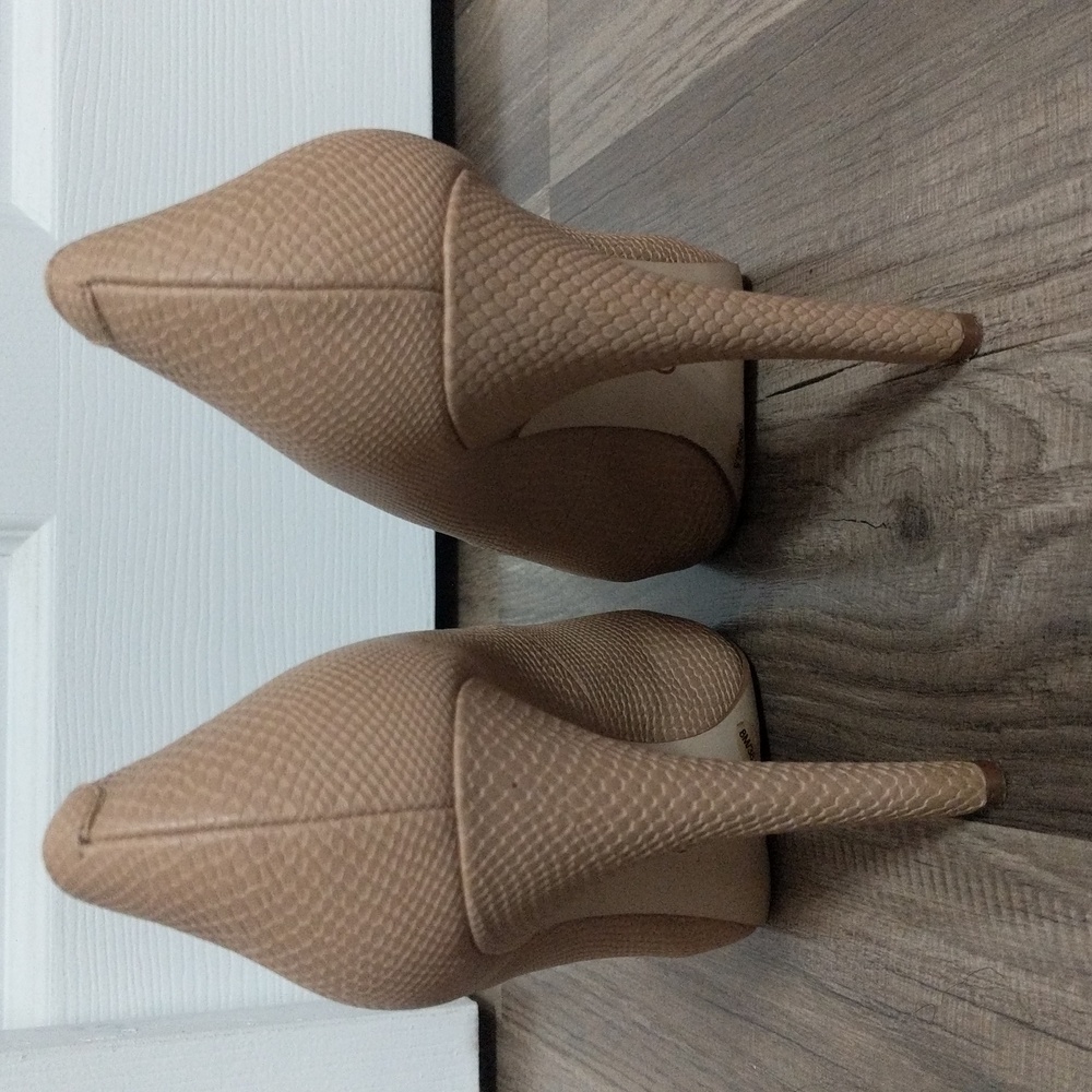 #283Jessica Simpson Women's Tobee Platform Pump Soft Tan Color. 4" Heel Size: 8M - Picture 4 of 12